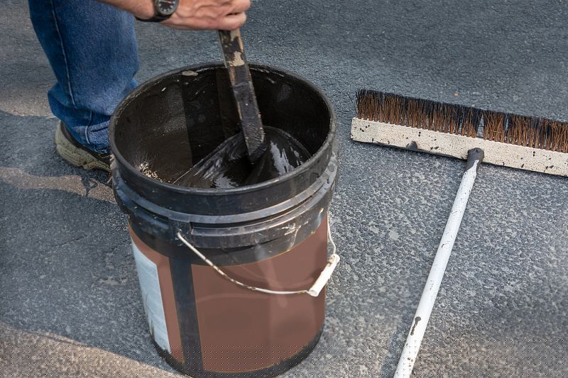 Asphalt Sealcoating
